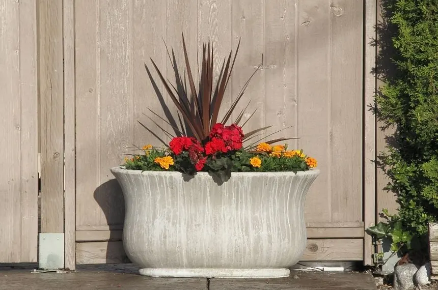 10 consejos para decorar con jardineras grandes