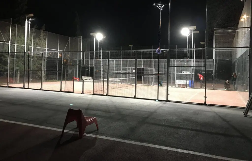 Iluminación para pistas de pádel