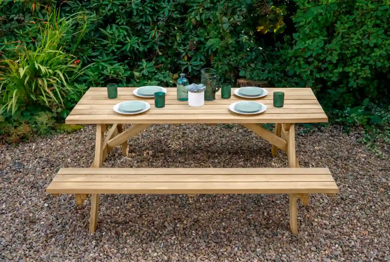 Mesa familiar de madera